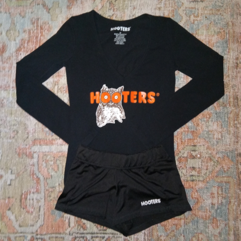 RARE Hooters girl v-neck longsleeve set XS/XXS!!
